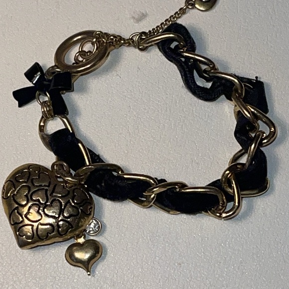 Betsy Johnson gold chain with ribbon,heart- medallion bracelet. - Picture 4 of 5